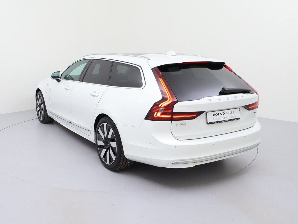 Volvo V90 2025