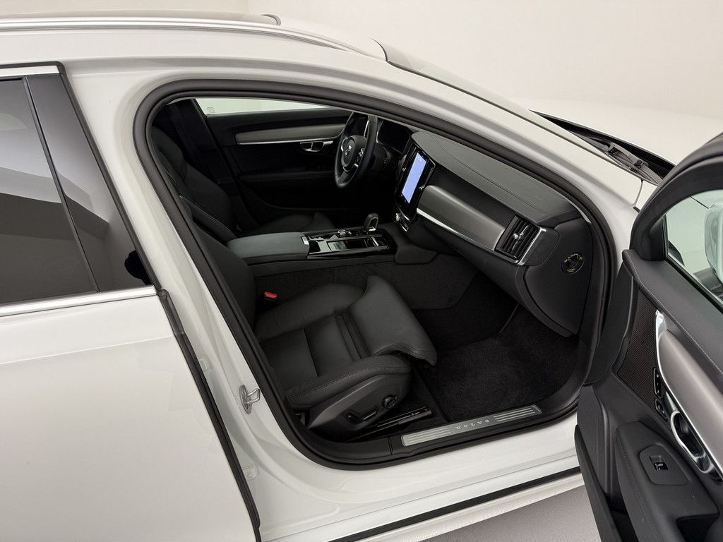Volvo V90 2025