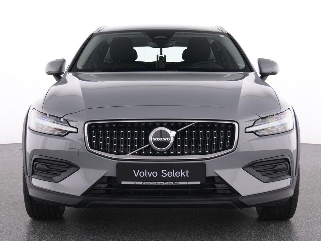 Volvo V60 Cross Country 2023