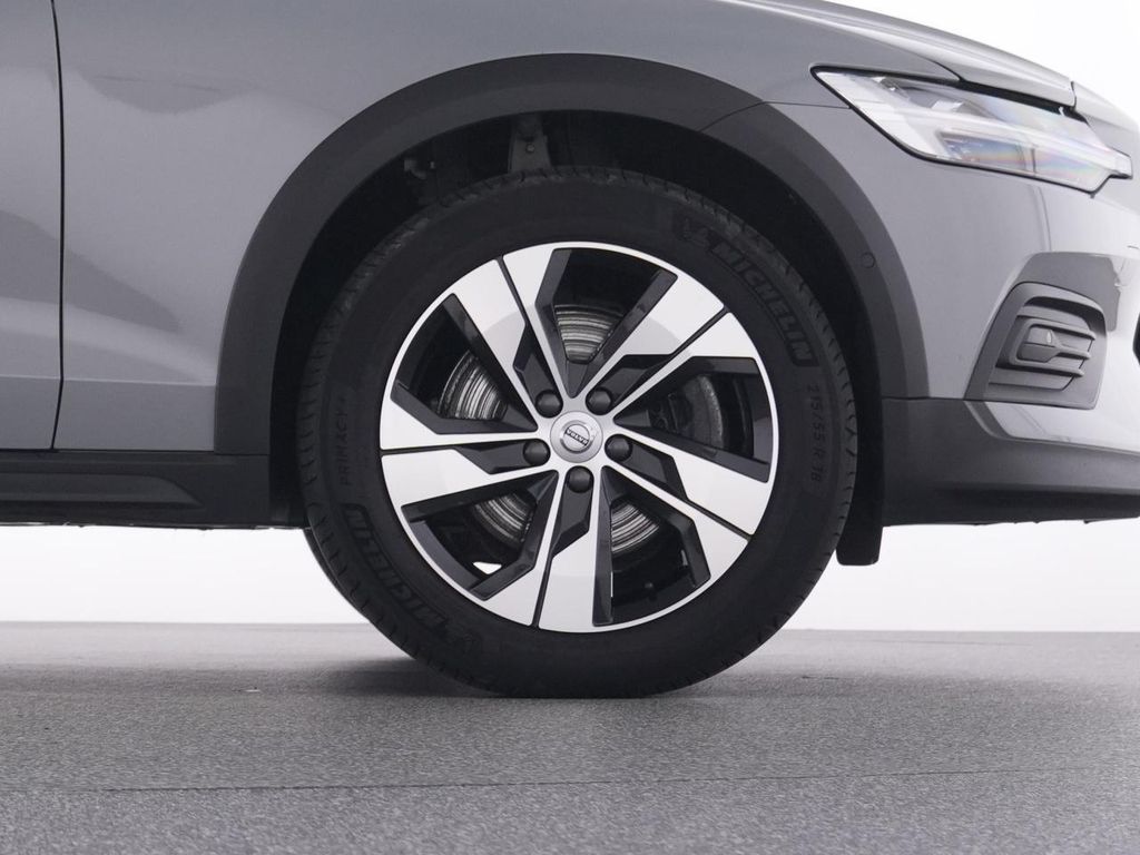 Volvo V60 Cross Country 2023