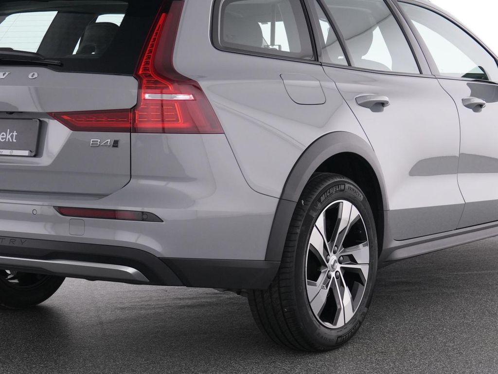 Volvo V60 Cross Country 2023
