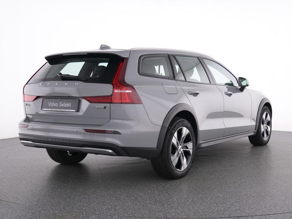 Volvo V60 Cross Country 2023