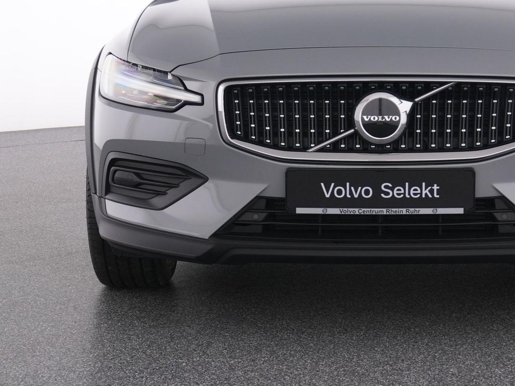 Volvo V60 Cross Country 2023