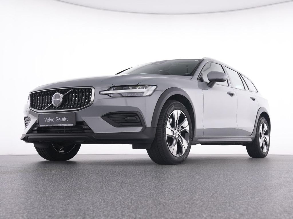 Volvo V60 Cross Country 2023