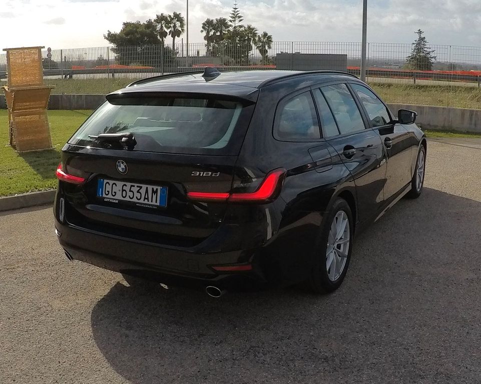 BMW 318 2021