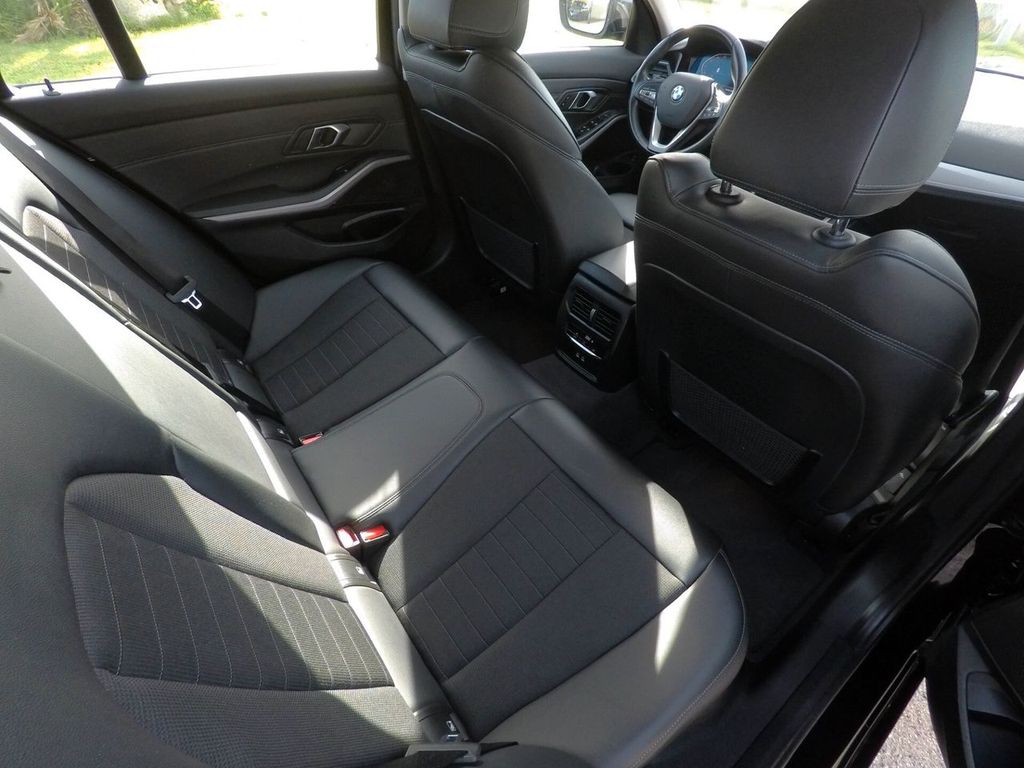 BMW 318 2021