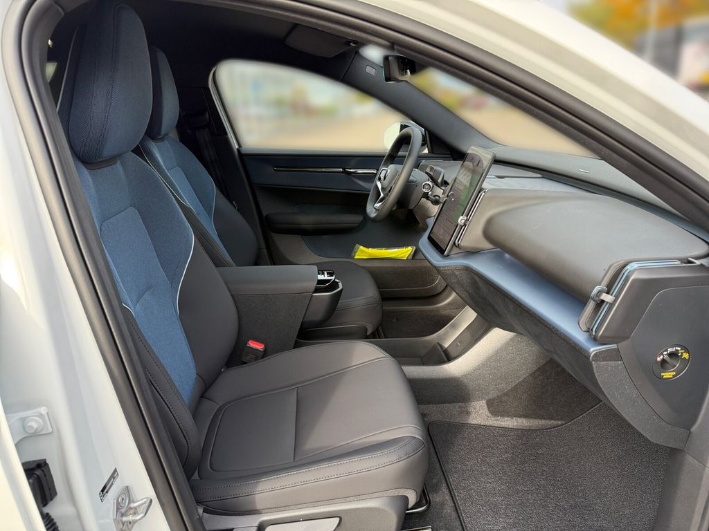 Volvo EX30 2025