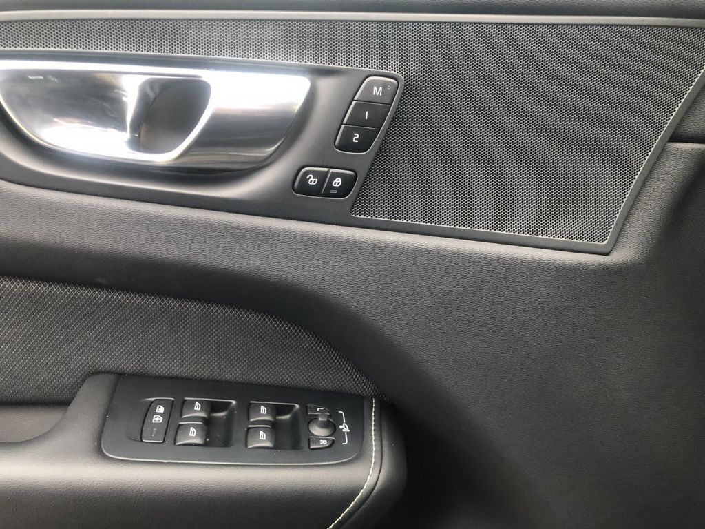 Volvo XC60 2025