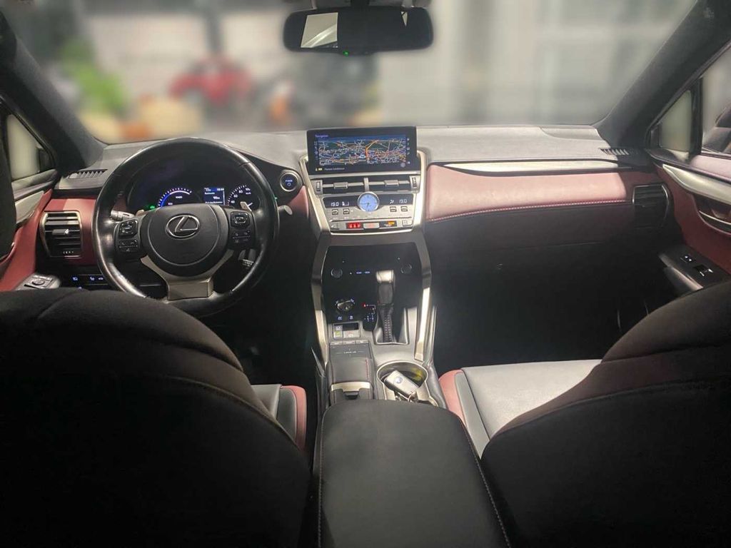 Lexus NX 300 2021