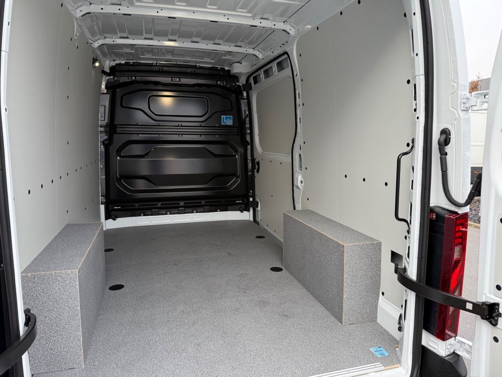 Nissan Interstar 2025