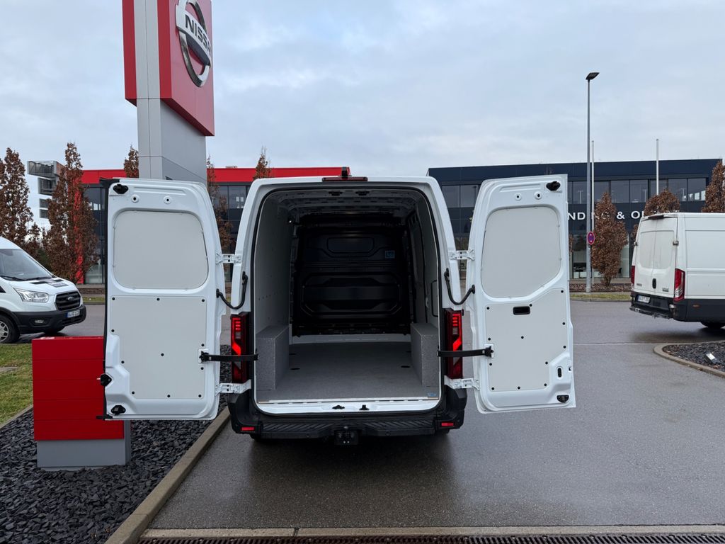 Nissan Interstar 2025