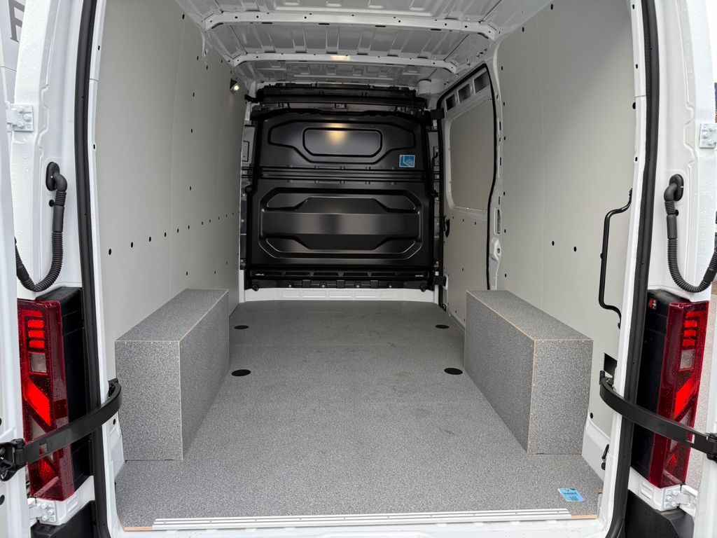 Nissan Interstar 2025