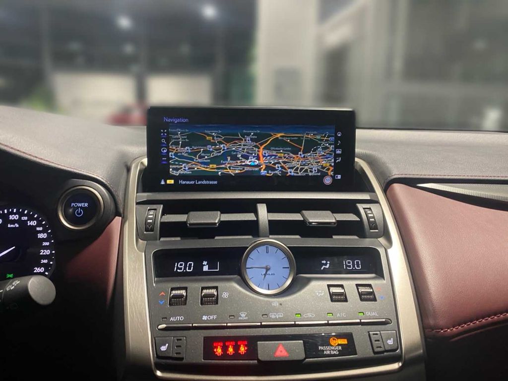 Lexus NX 300 2021