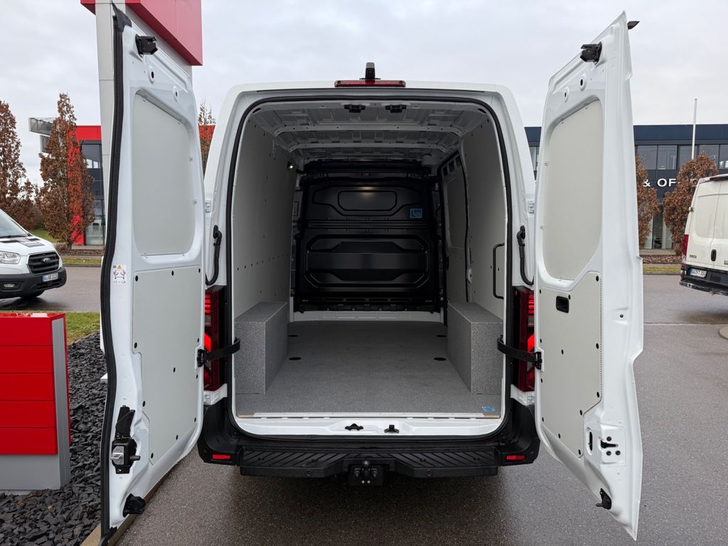 Nissan Interstar 2025