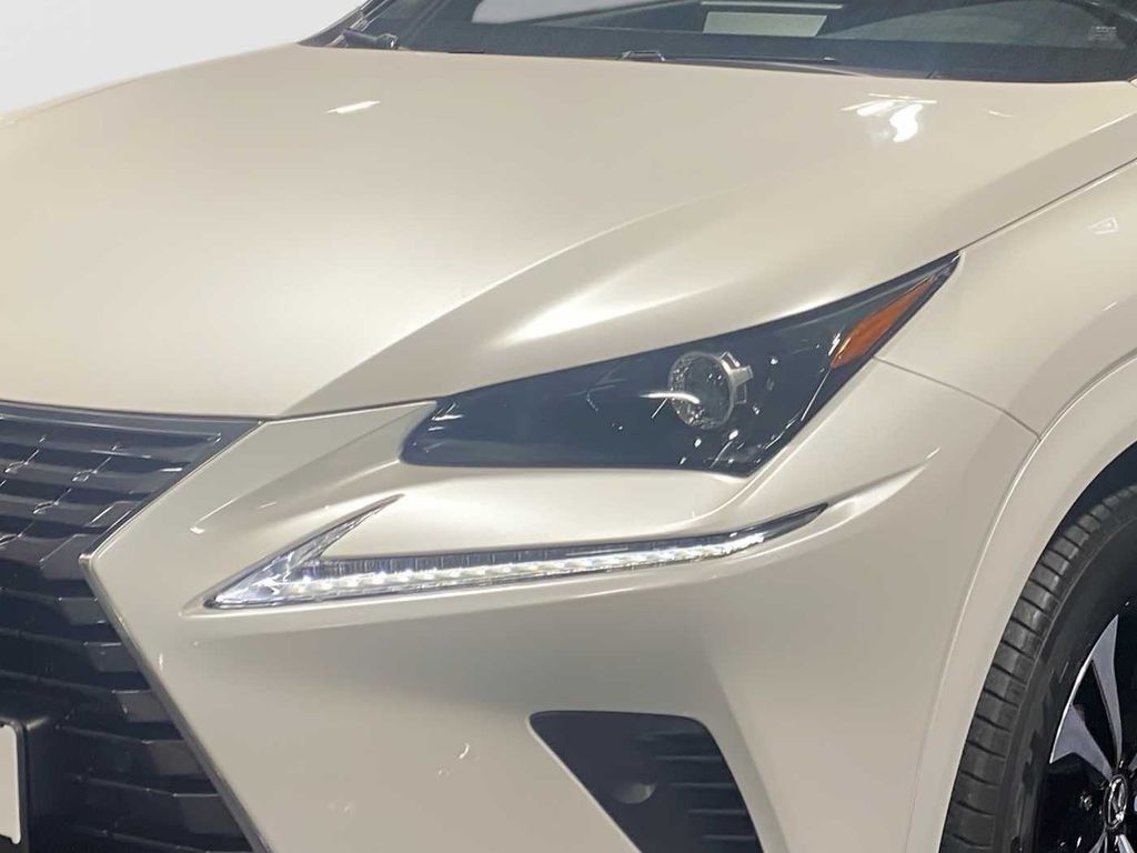 Lexus NX 300 2021