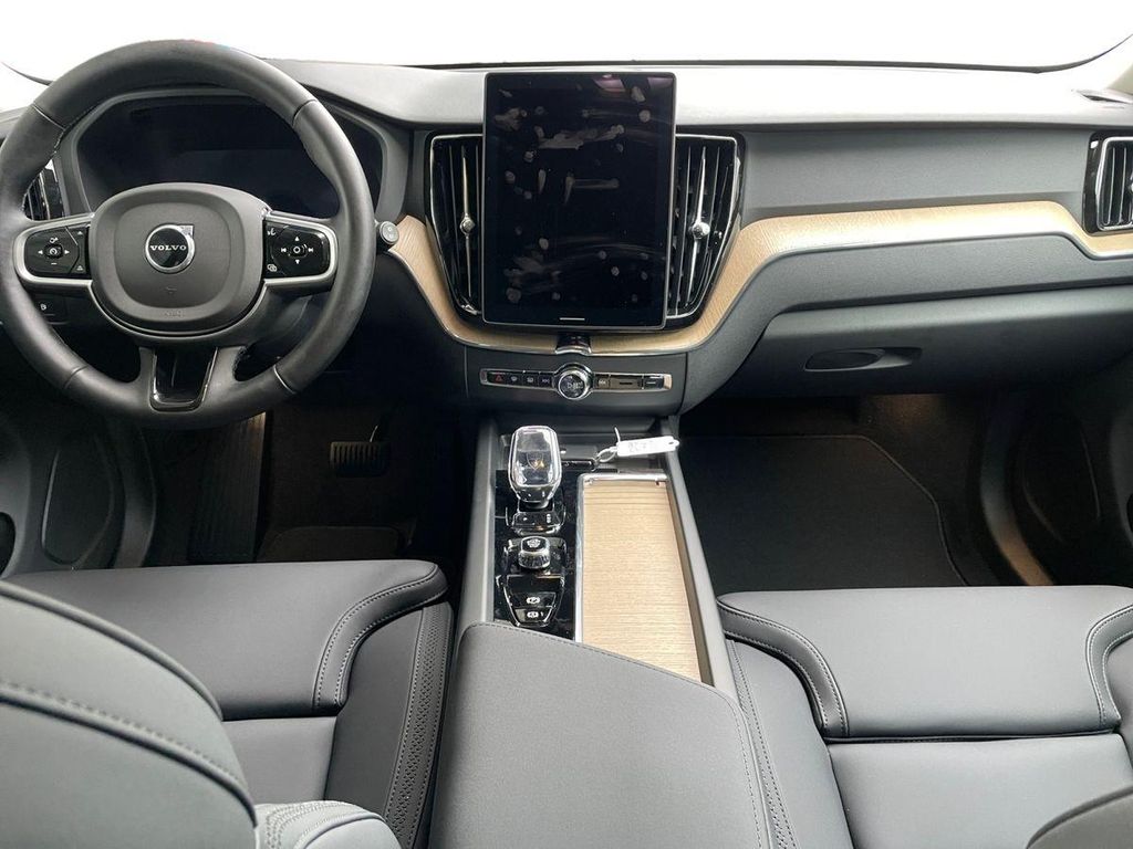 Volvo XC60 2025