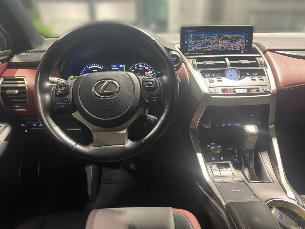 Lexus NX 300 2021