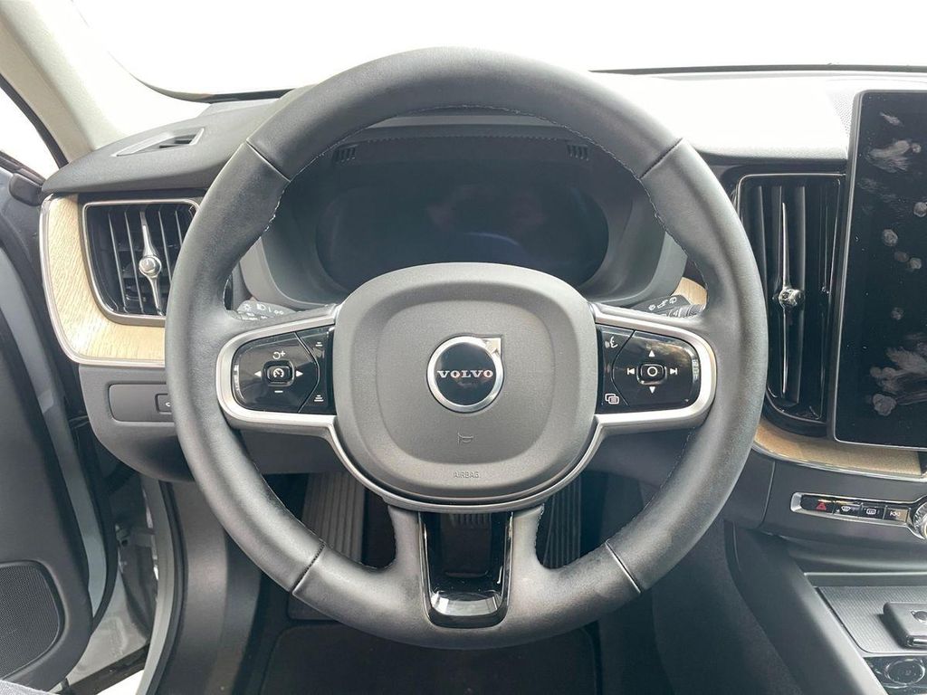 Volvo XC60 2025