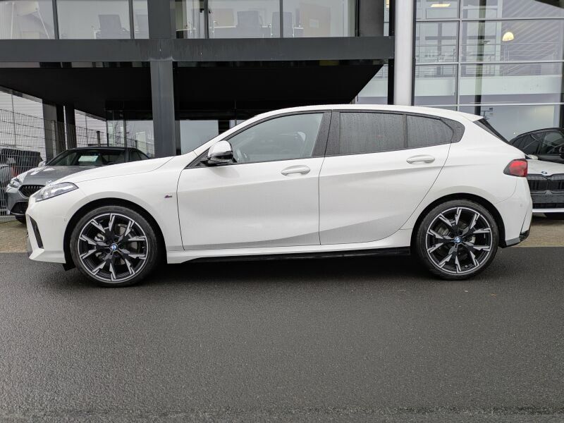 BMW 118 2025