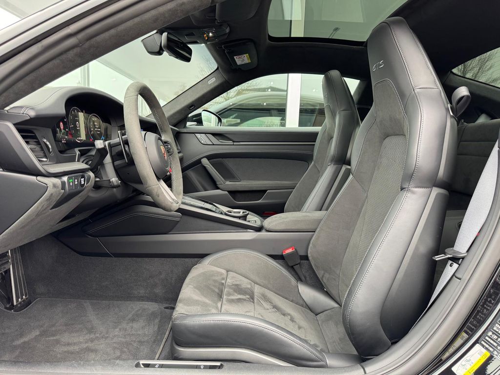 Porsche 992 2025