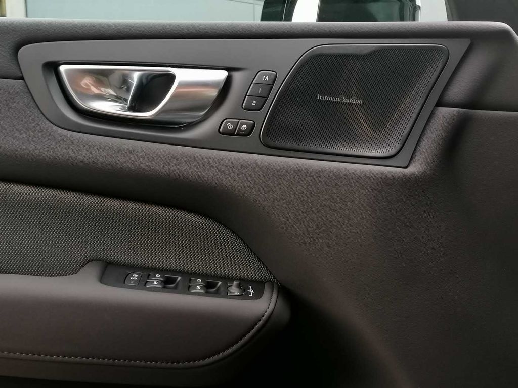 Volvo XC60 2025
