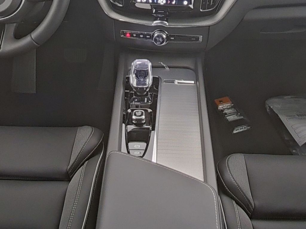 Volvo XC60 2025