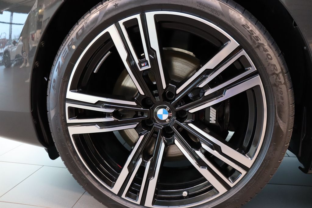 BMW 740