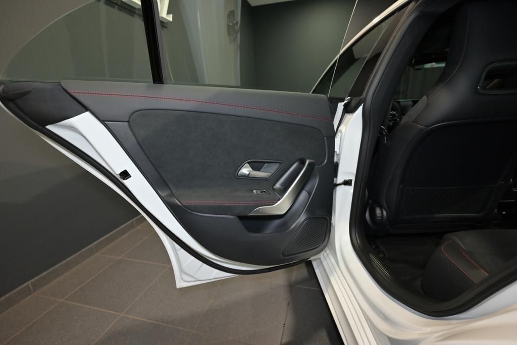 Mercedes-Benz CLA 200 2024