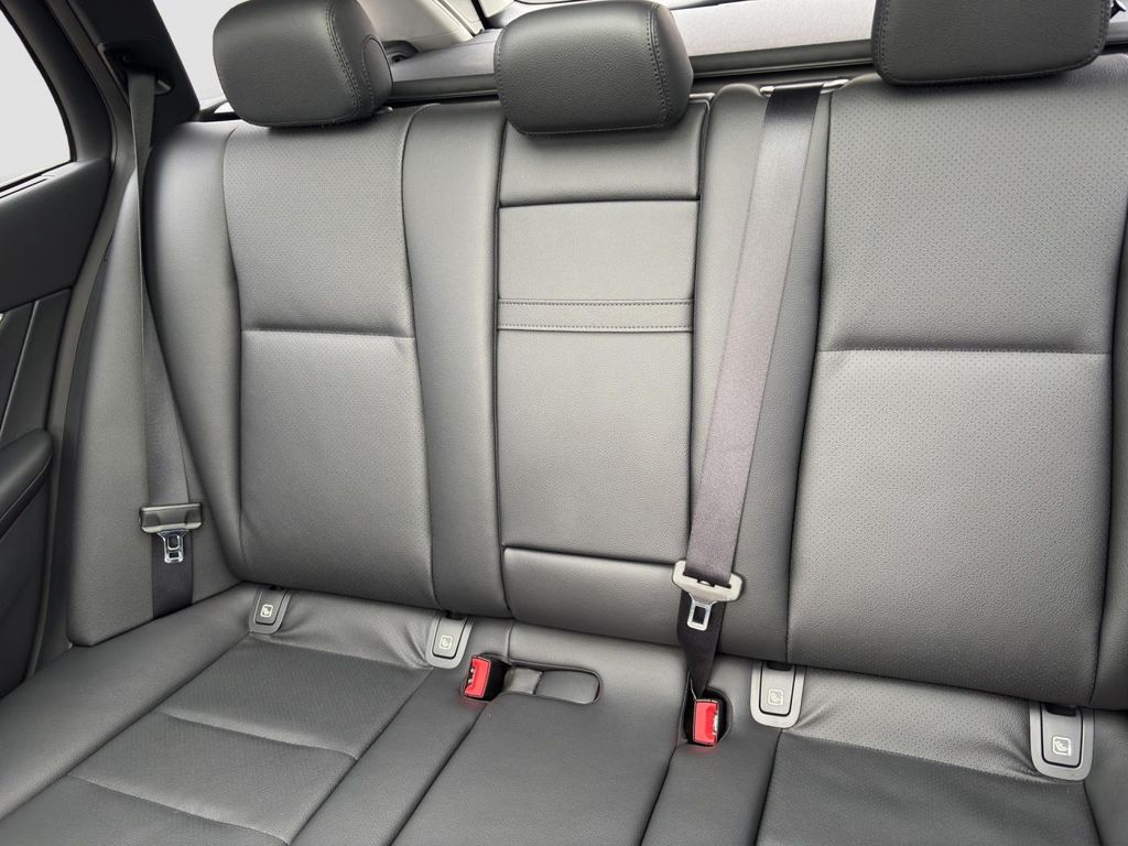 Mercedes-Benz E 300 2022