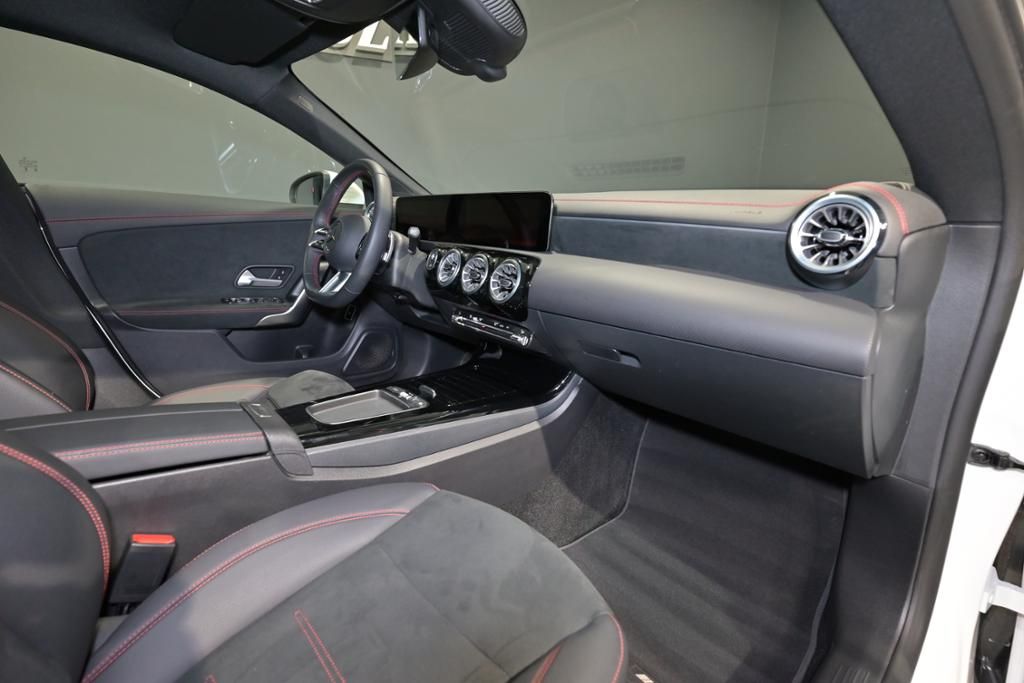 Mercedes-Benz CLA 200 2024