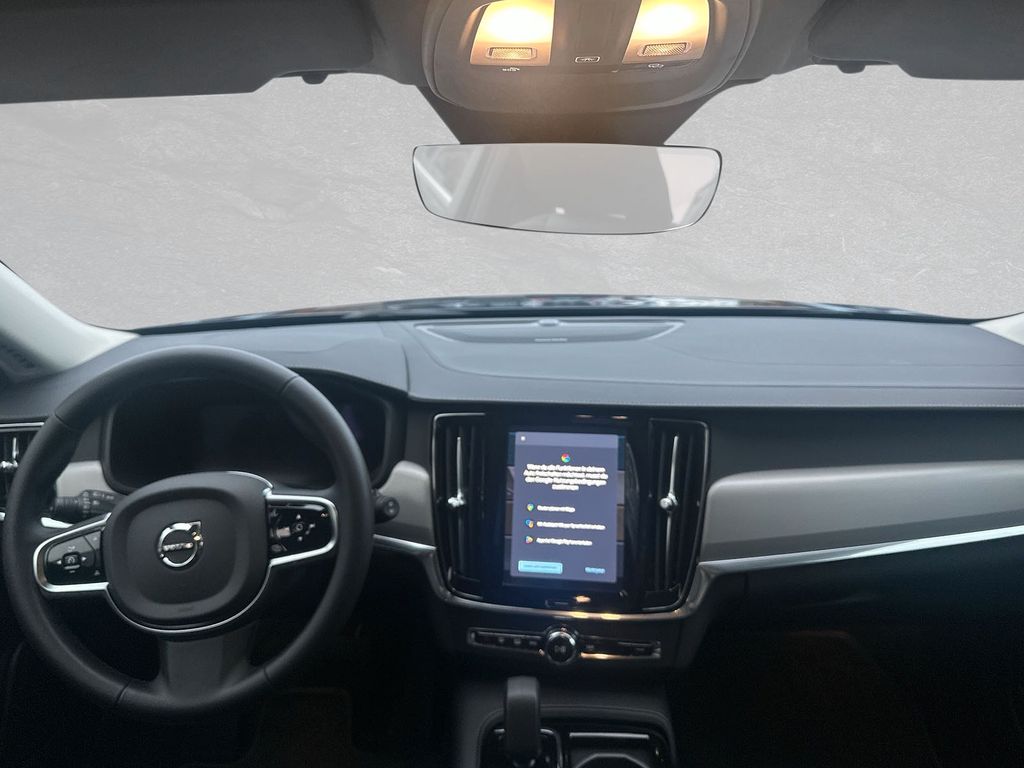 Volvo V90 2025