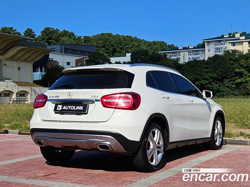 Mercedes-Benz GLA-Class 2015