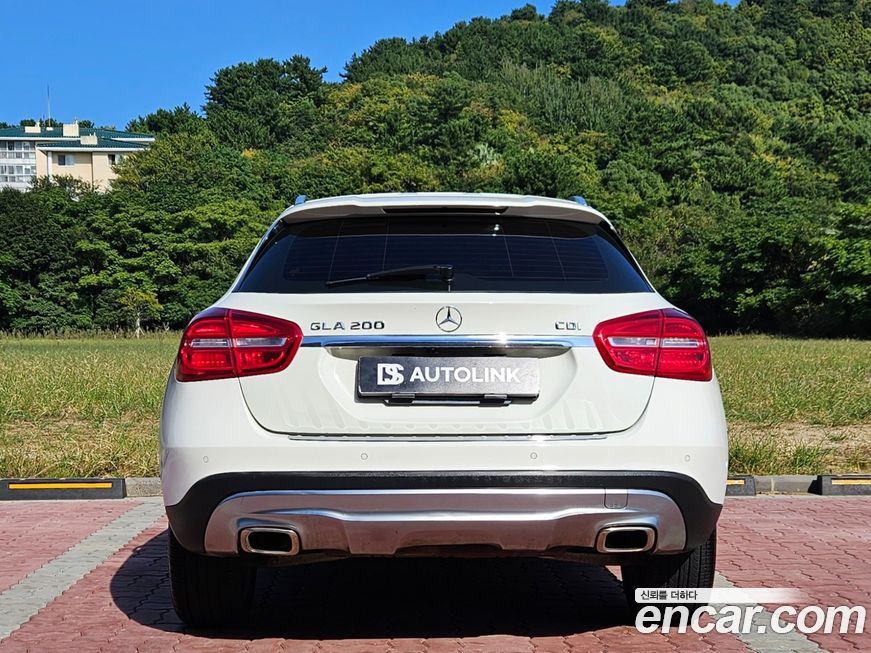 Mercedes-Benz GLA-Class 2015