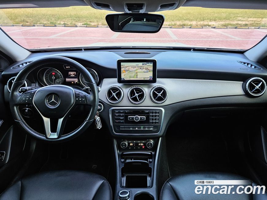 Mercedes-Benz GLA-Class 2015