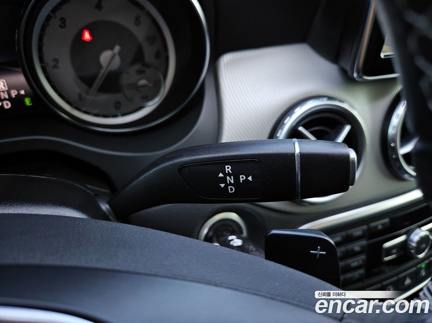 Mercedes-Benz GLA-Class 2015