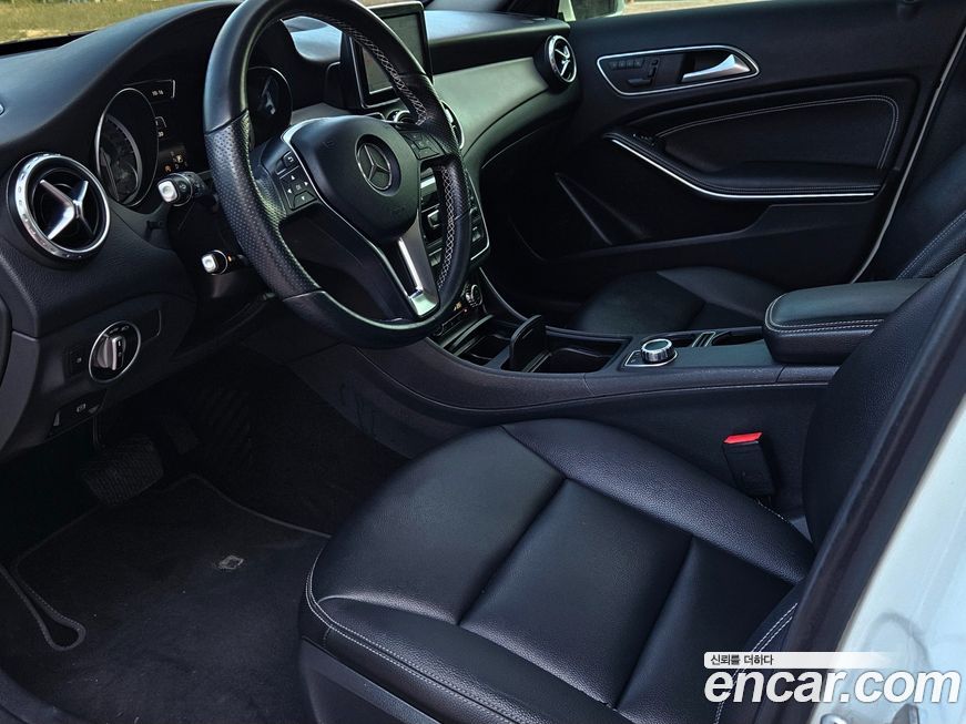Mercedes-Benz GLA-Class 2015