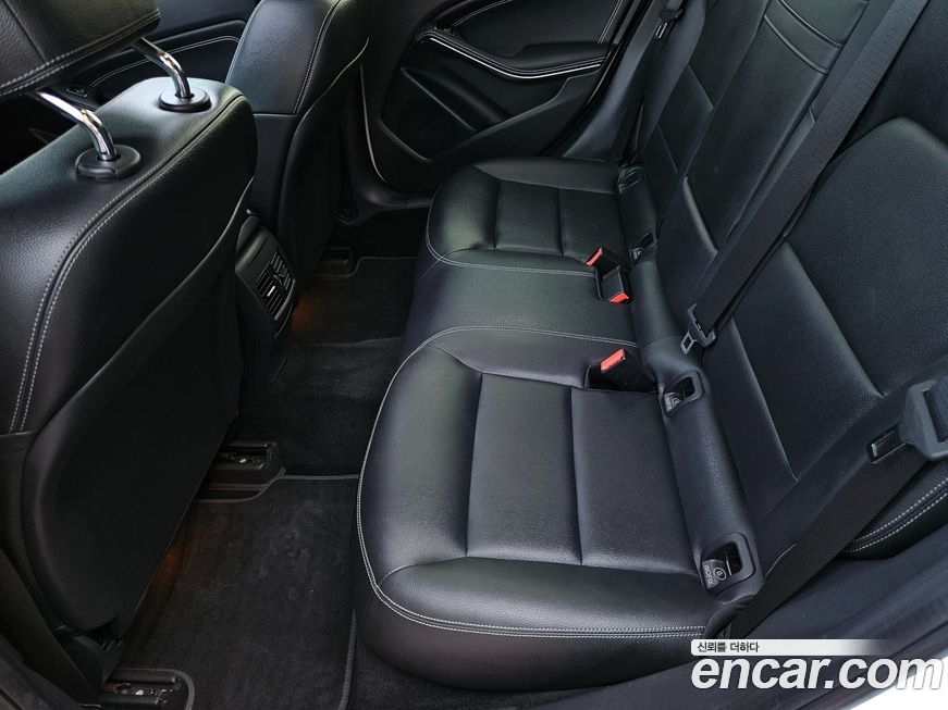 Mercedes-Benz GLA-Class 2015