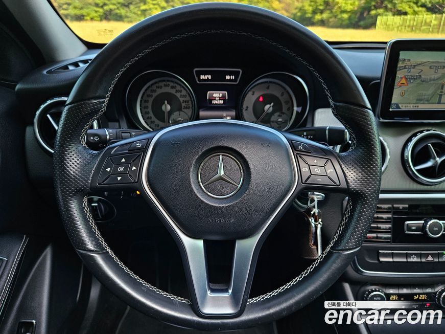 Mercedes-Benz GLA-Class 2015