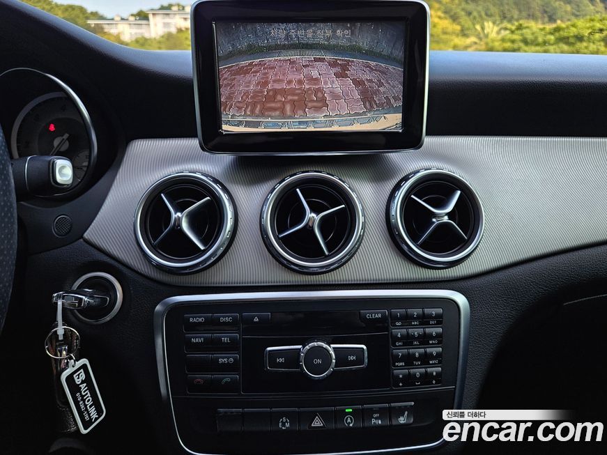 Mercedes-Benz GLA-Class 2015