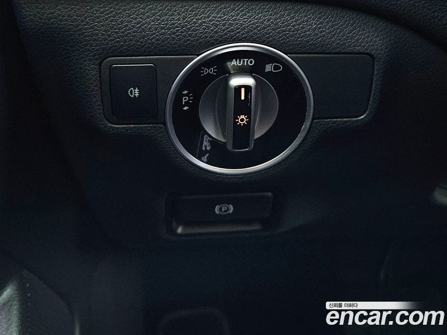 Mercedes-Benz GLA-Class 2015