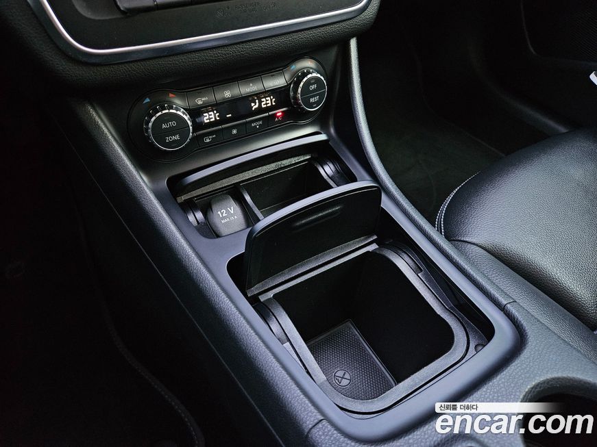 Mercedes-Benz GLA-Class 2015