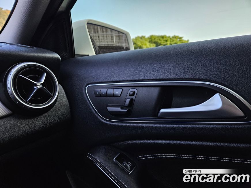 Mercedes-Benz GLA-Class 2015