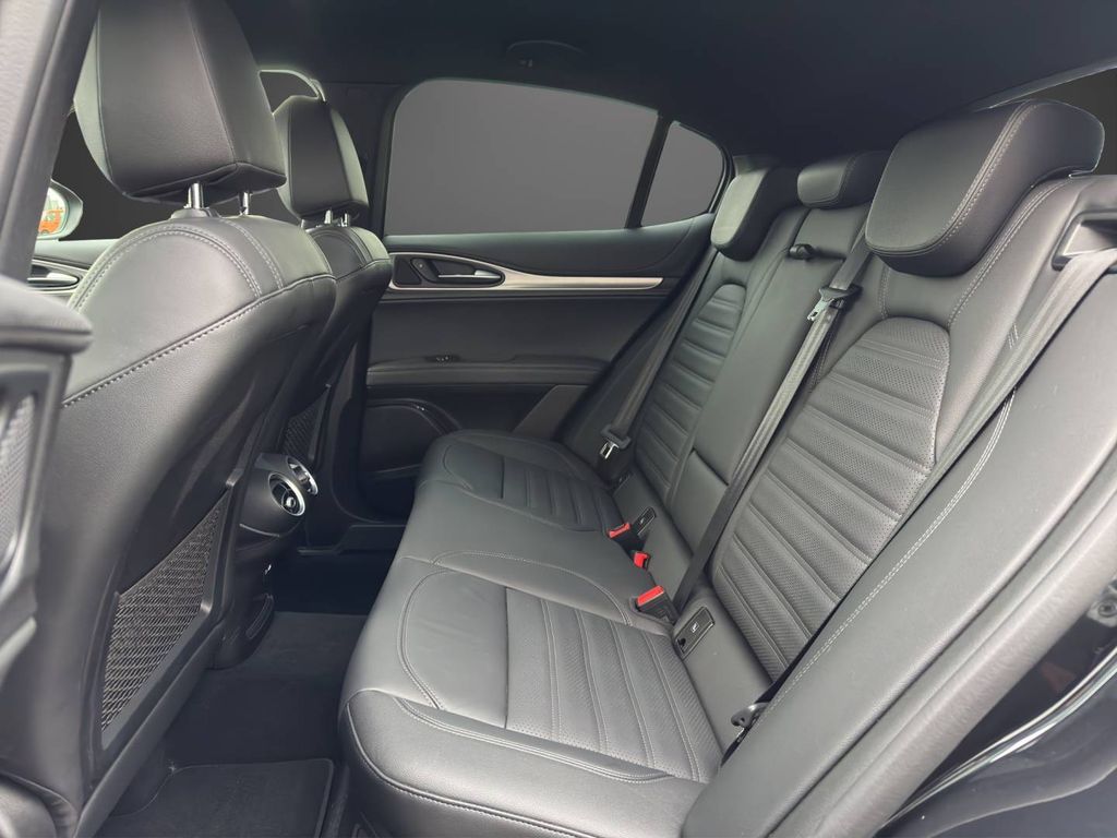 Alfa Romeo Stelvio 2023