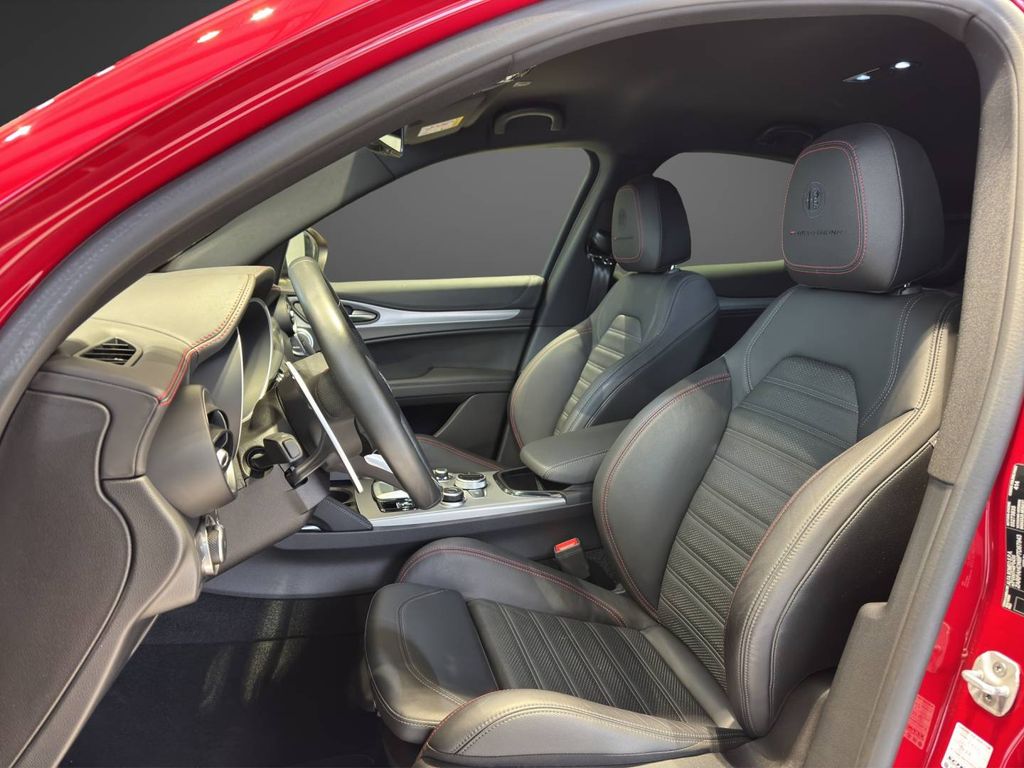 Alfa Romeo Stelvio 2023