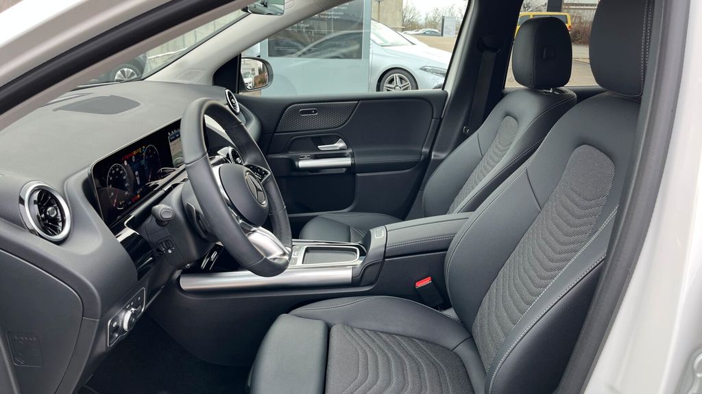 Mercedes-Benz B 200 2024