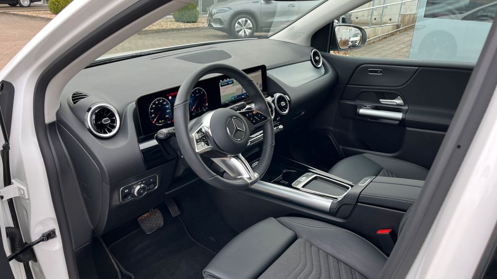 Mercedes-Benz B 200 2024