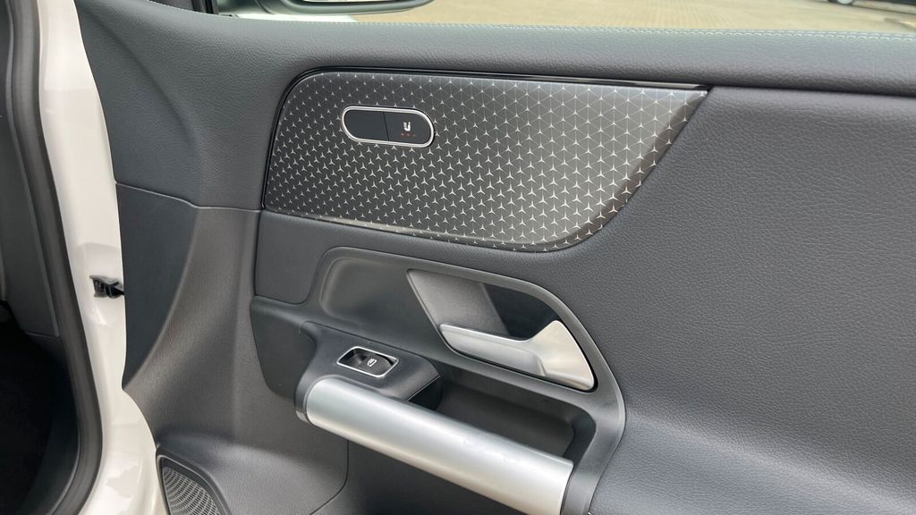 Mercedes-Benz B 200 2024