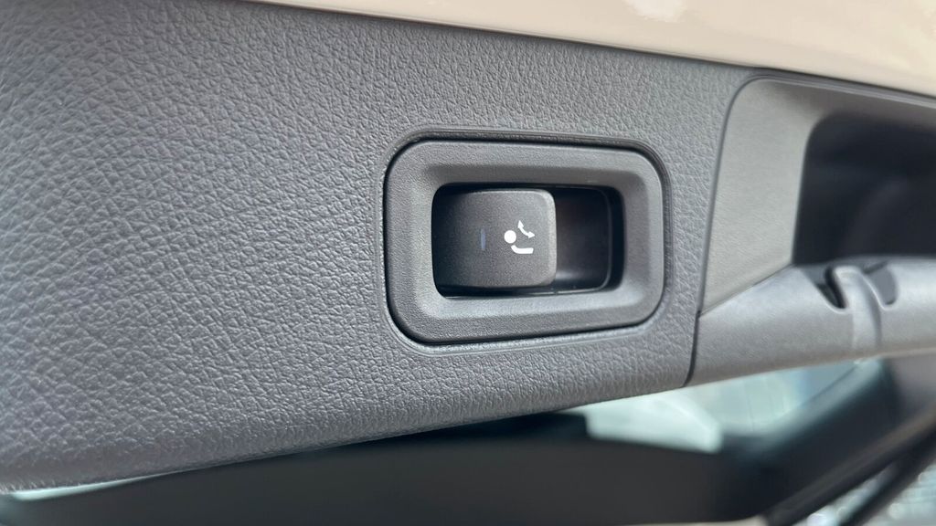 Mercedes-Benz B 200 2024