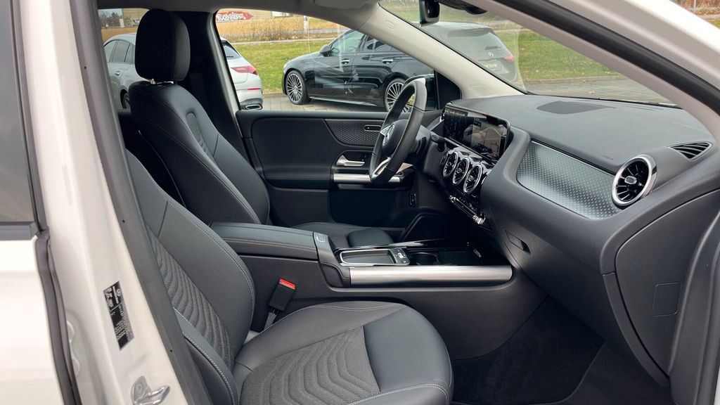 Mercedes-Benz B 200 2024