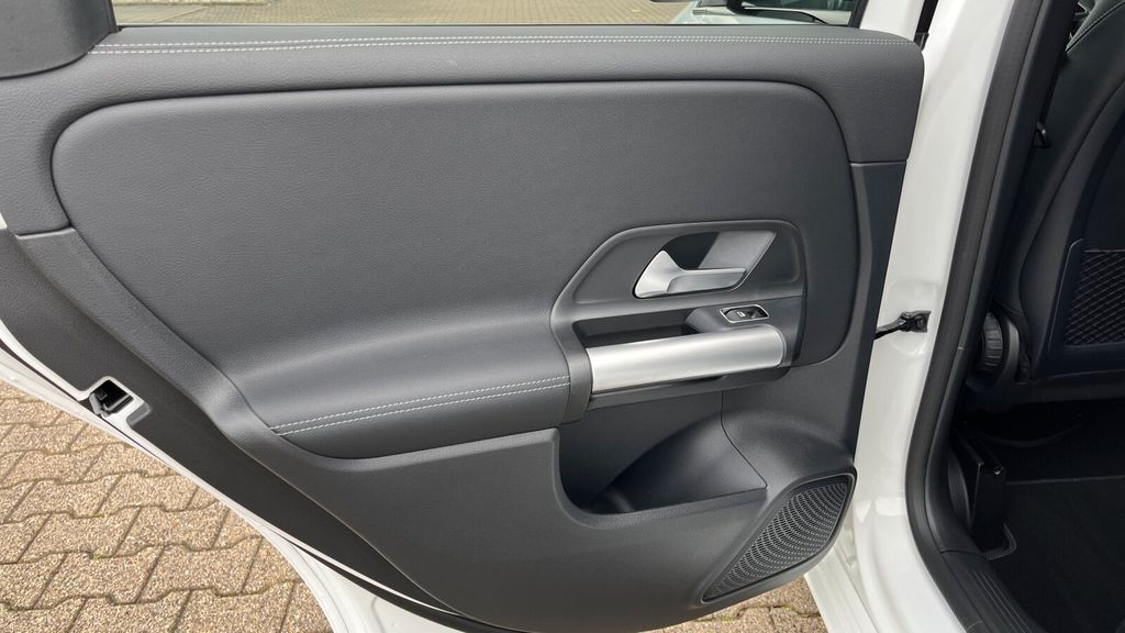 Mercedes-Benz B 200 2024